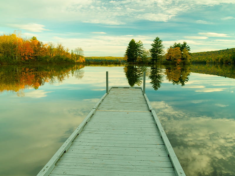 A Quiet Dock, still crystal waters, bonito, autumn day, reflected, boat dock, HD wallpaper