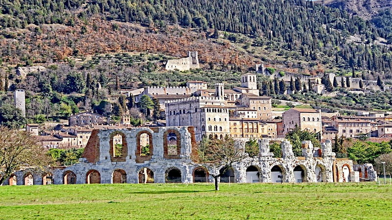 Città di Gubbio_Italy, architecture, Italia, grass, Italy, ruins, old, monument, green, landscapes, village, hills, ancient, view, houses, town, colors, sky, trees, panorama, building, antique, medieval, Arena, Colosseo, Gubbio, castle, HD wallpaper