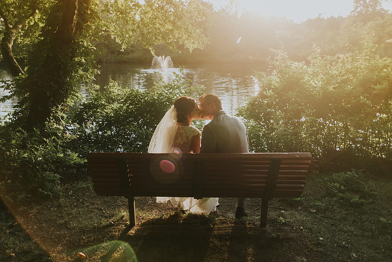 newlywed sitting on bench white kissing, HD wallpaper
