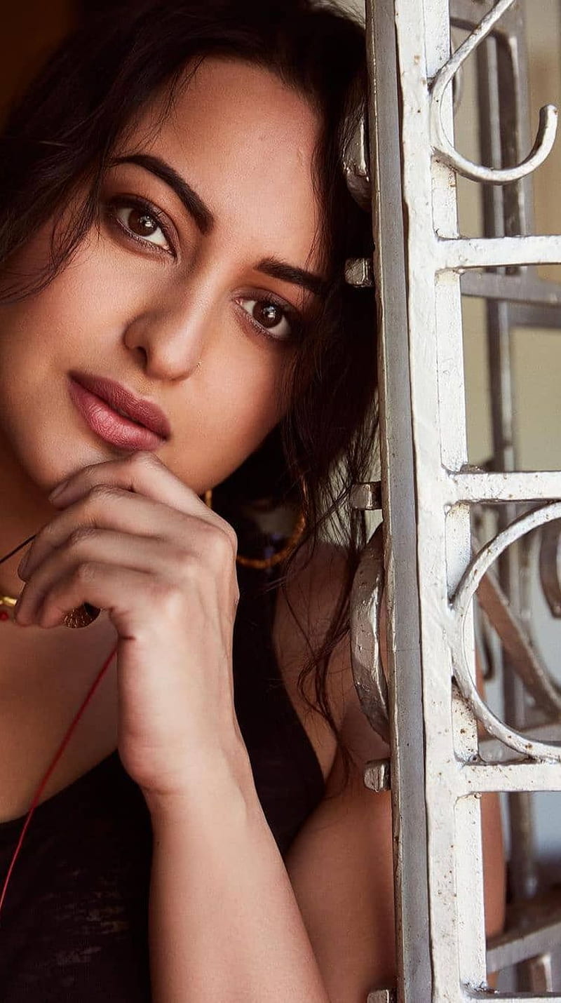 Sonakshi Sinha, bollywood actress, model, HD phone wallpaper | Peakpx