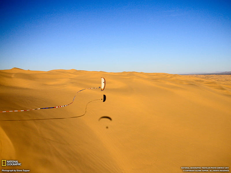 Paraglider Glamis Dunes-National Geographic magazine graphy, HD wallpaper