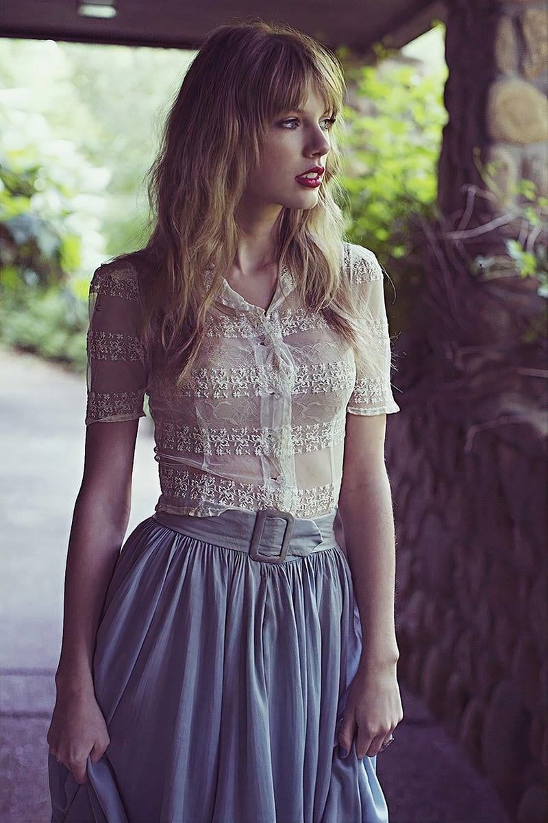 Taylor Swift, women, singer, blonde, long hair, blue eyes, lipstick, painted nails, outdoors, HD phone wallpaper