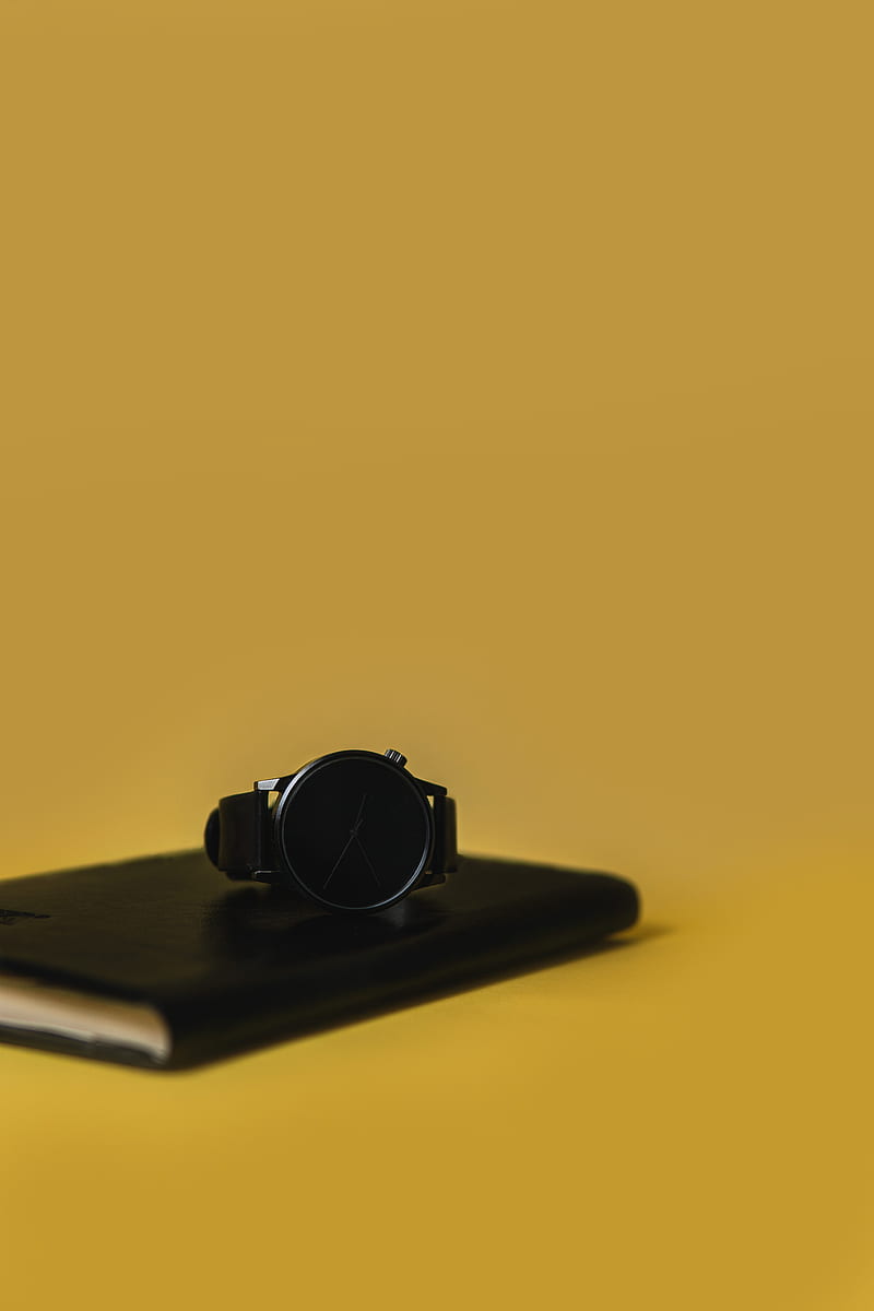 Round Black Analog Watch on Top of a Book, HD phone wallpaper