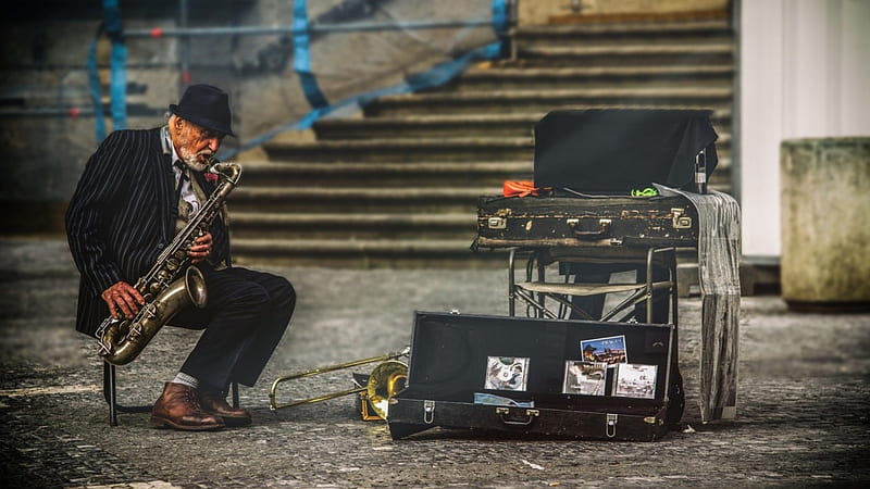 Street Musician, instrument, graphy, musician, music, man, trombone, sax, street, HD wallpaper