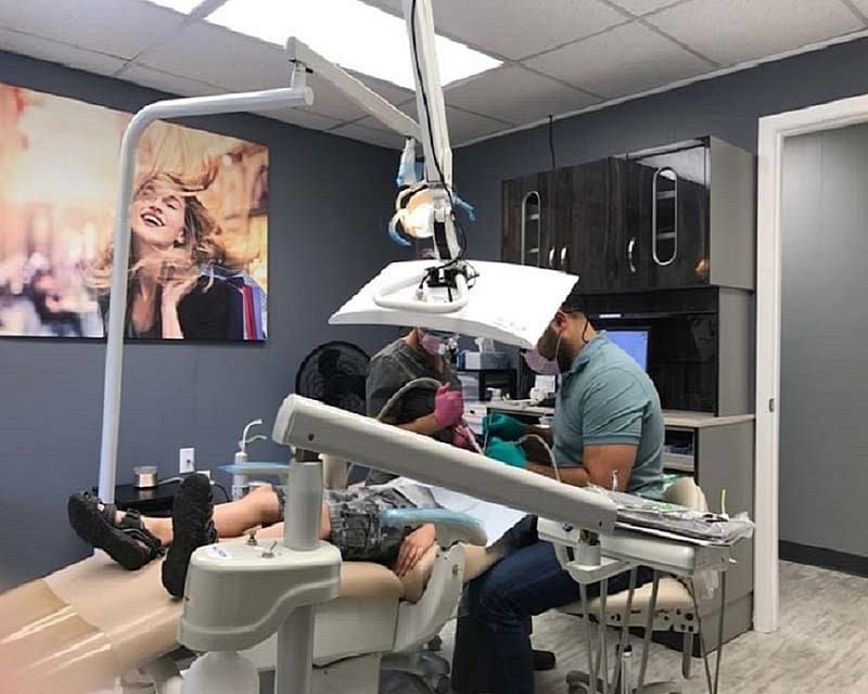 emergency dentist Arnold MO, Invisalign, Bridges, Dental Sealants, Restorations, Implants, Gum Disease Laser Therapy, Bonding, Tooth Extractions, Porcelain Veneers, Dentures, Clear Braces, Crowns, Fillings, Dental Implants, Sedation Dentistry, HD wallpaper