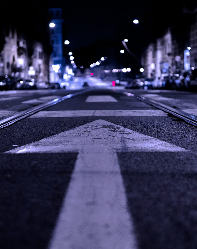 shallow focus graphy of road with forward arrow illustration, HD phone wallpaper