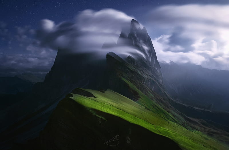 Cloudy Green Mountain Peak, HD wallpaper