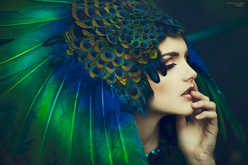 Peacock Beauty, pretty, art, peacock, bonito, woman, graphy, fantasy, girl, face, feathers, HD wallpaper