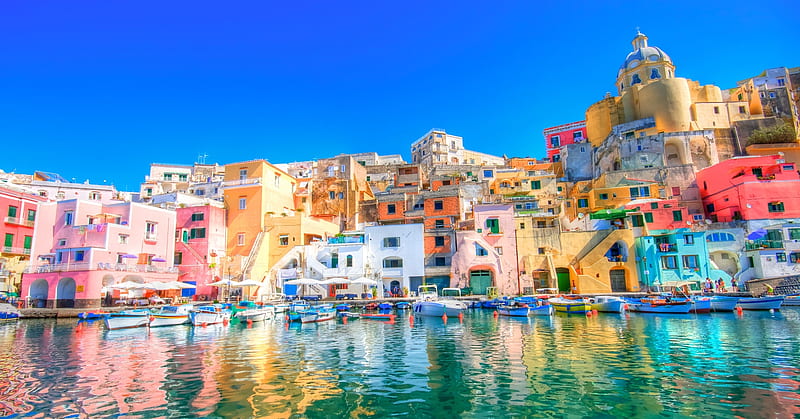 sun drenched colorful seaside town, boats, shimmer, town, seaside, colors, sunshine, HD wallpaper