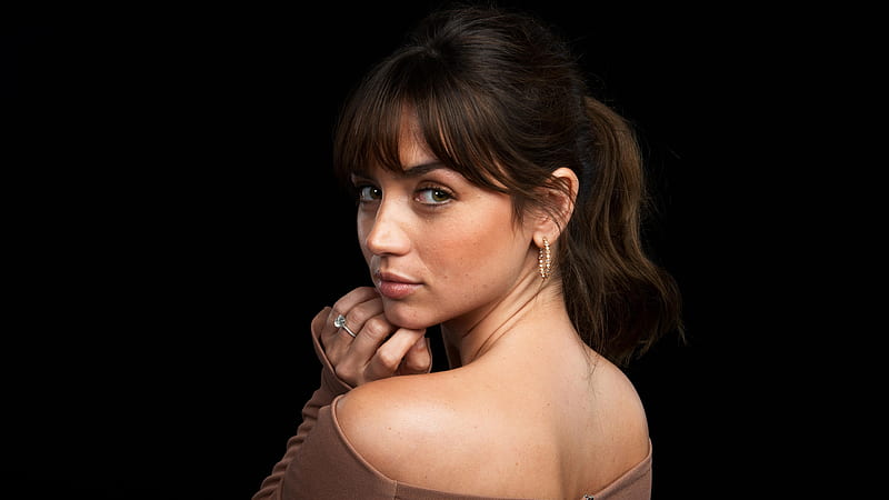 Ana De Armas Is Wearing Brown Color Top Facing One Side For A Celebrities, HD wallpaper