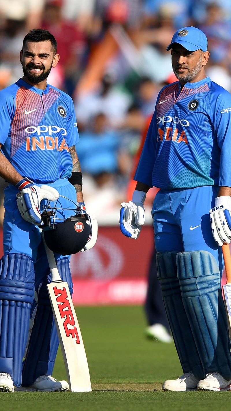Dhoni And Virat Kohli On Pitch, dhoni and virat kohli, indian cricketers, blue jersey, HD phone wallpaper