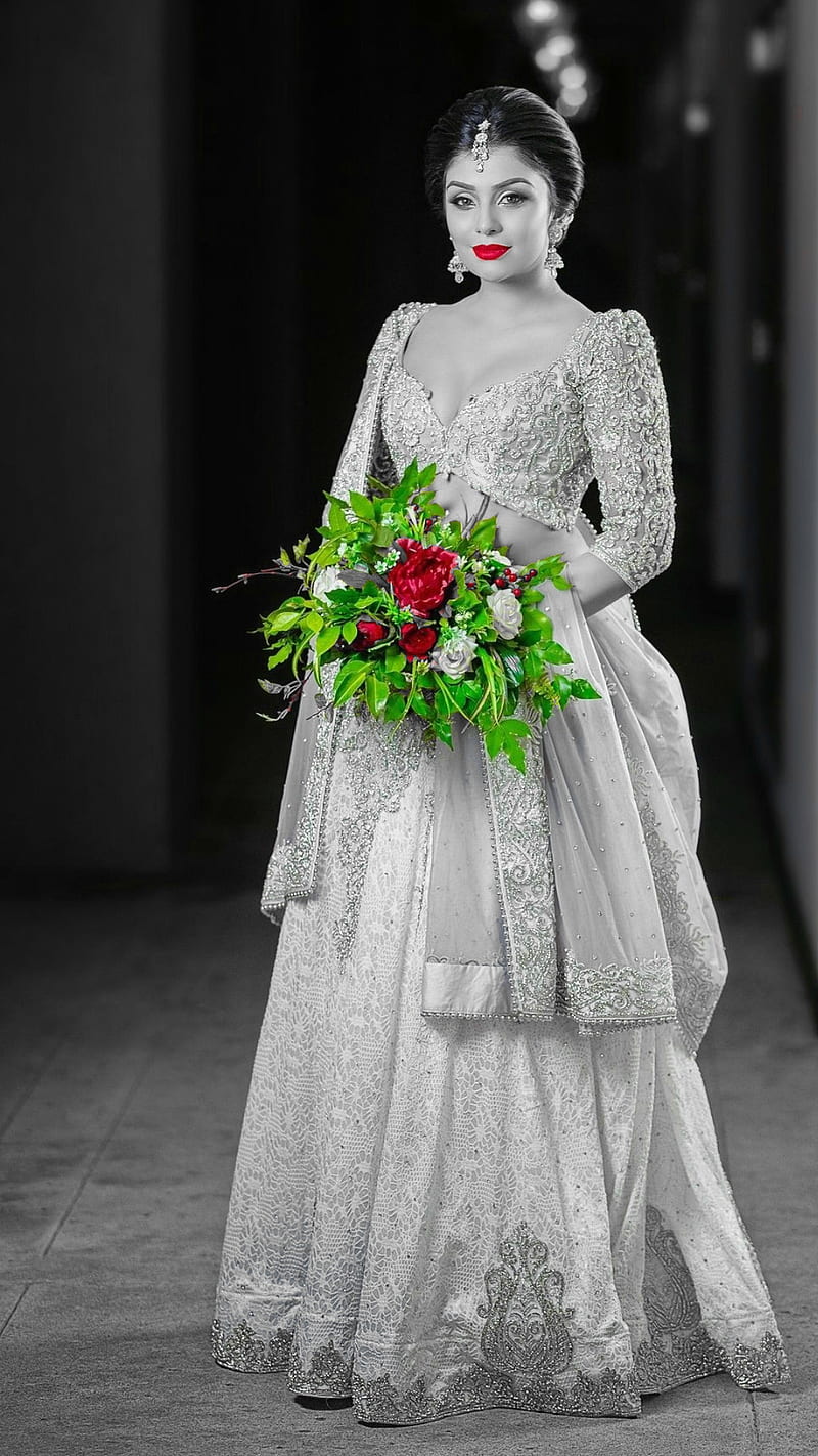 Indian bride, beautiful, wedding dress, bouquet, black and white, portrait,  elegant, HD phone wallpaper | Peakpx