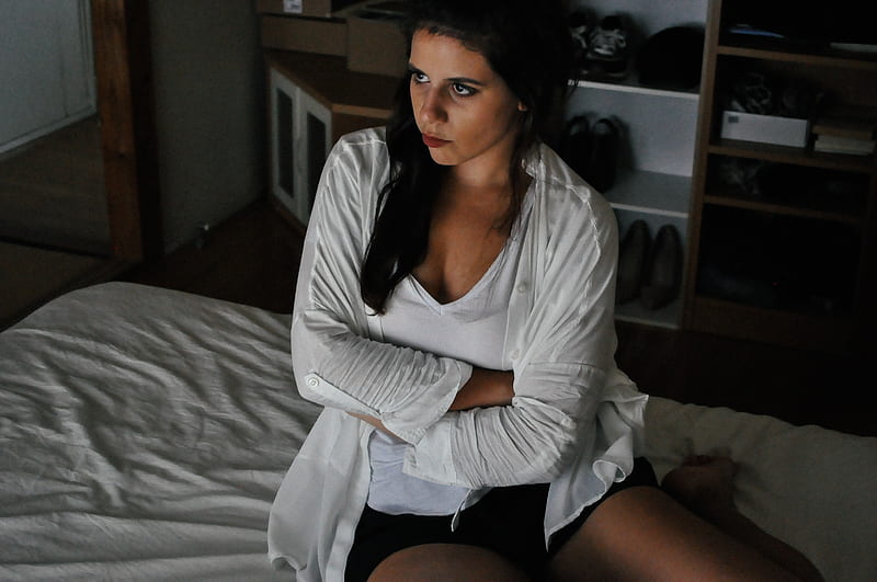 woman wearing white cardigan sitting on bed, HD wallpaper