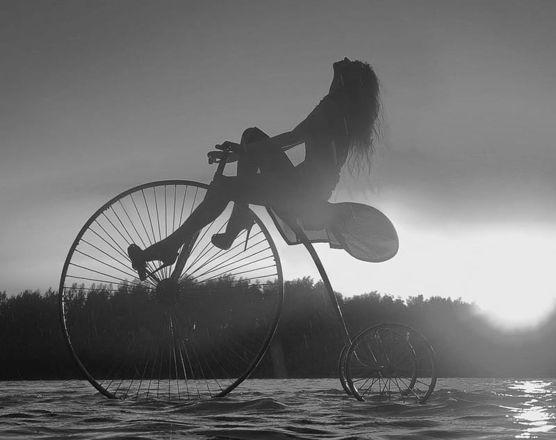 SUNSET, graphy, bw, bicycle, beauty, fun, woman, HD wallpaper