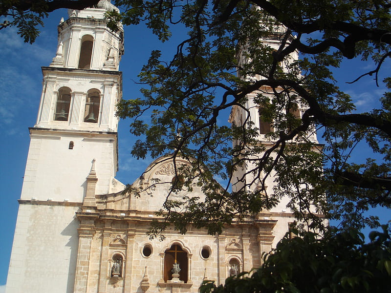 Church in Campeche Mexico, architecture, bonito, church, sky, tree, mexico, antique, stone, campeche, ancestral, history, blue, shiny, HD wallpaper