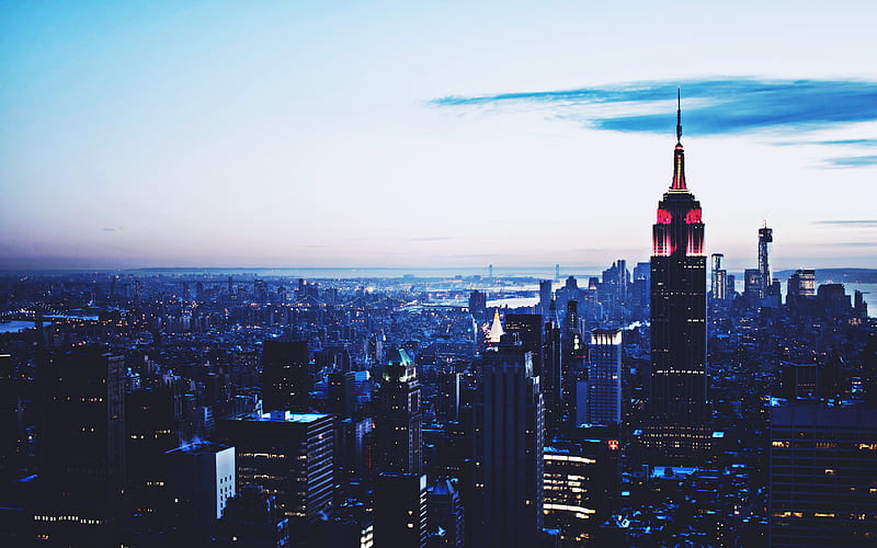 Tòa nhà Empire State Building hoành tráng và hiện đại cùng với những tòa nhà khác của New York sẽ khiến bạn trầm trồ với vẻ đẹp và uy lực của nó. Hãy tải ngay hình nền này để cảm nhận được sức mạnh vô tận của đô thị hiện đại.
