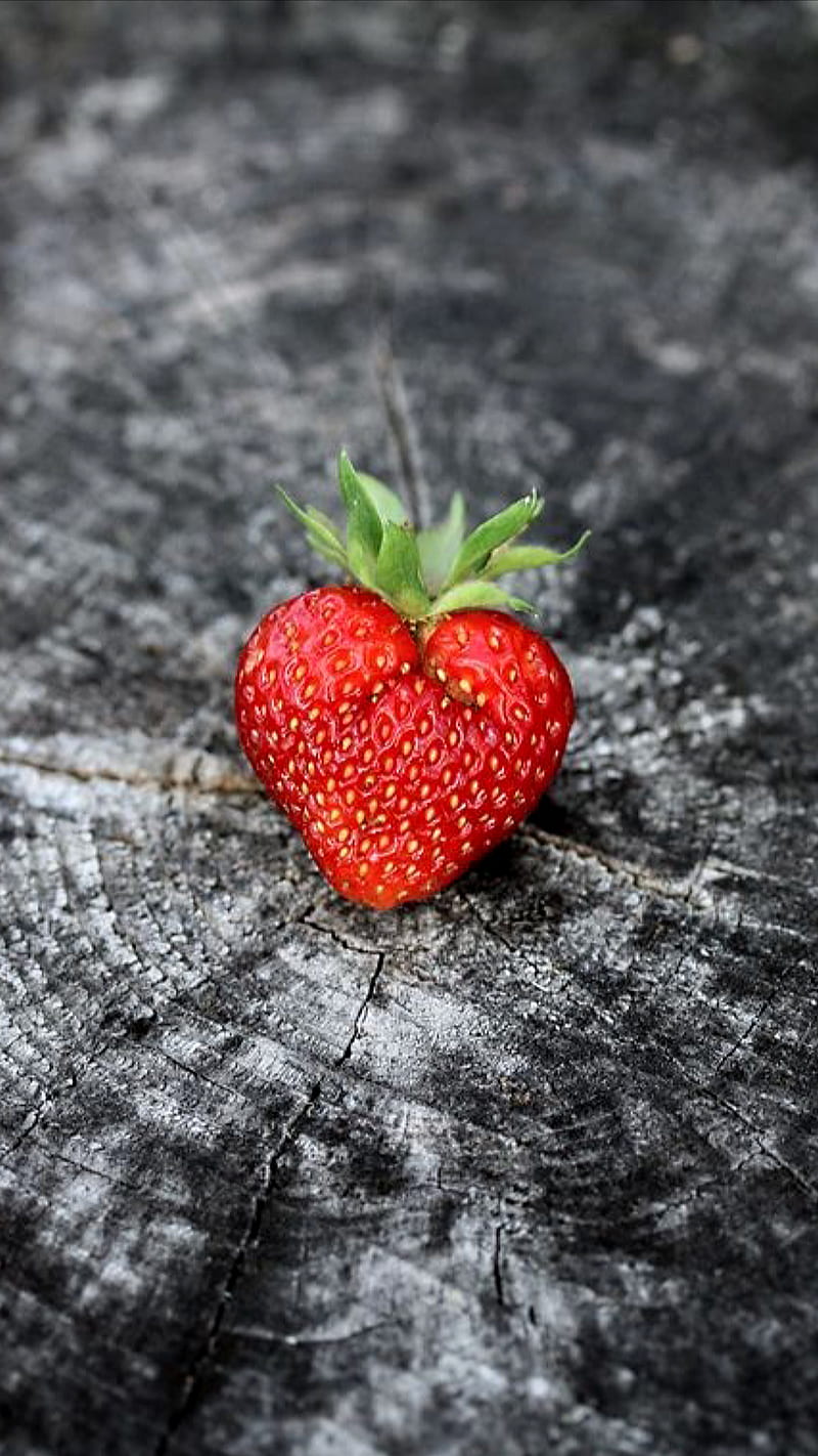 Strawberry, fruit, heart, love, forma, wood, HD phone wallpaper