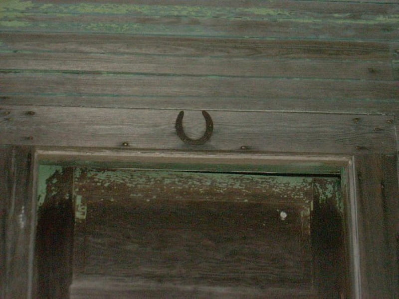 Old Horseshoe Over The Door, house, shoe, luck, horse, old, door, HD wallpaper