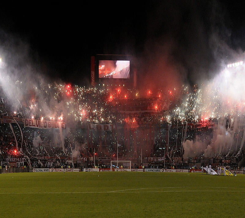 Palco de River Plate x Athletico, Monumental respira futebol, mas