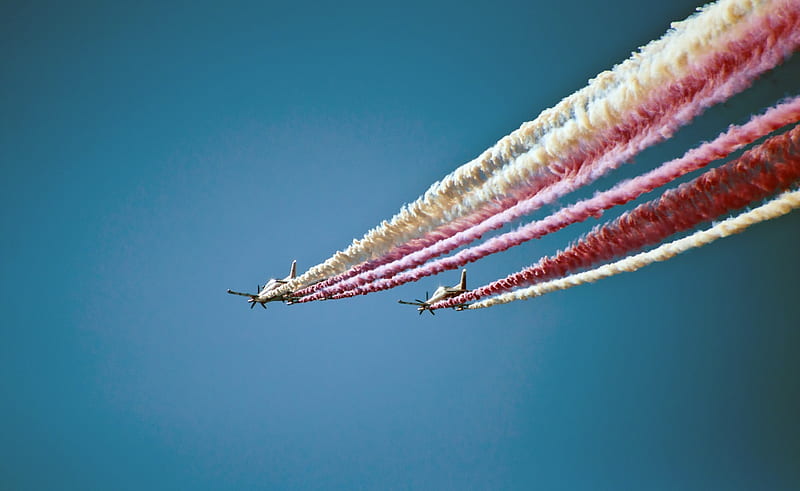 Show on the sky, red, airplanes, qatar national day, air show, yellow, blue, HD wallpaper