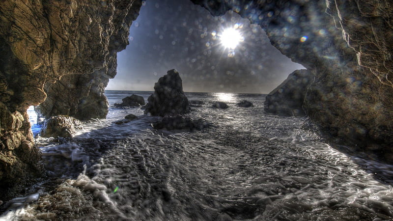 splashing waves in a sheshore grotto r, rocks, splash, shore, sun, r, grotto, waves, sea, HD wallpaper