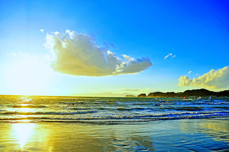 A DAY BEGINS..., shore, dawn, sunshine, sea, HD wallpaper