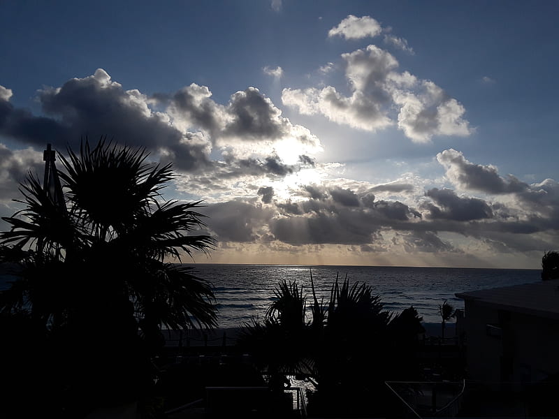 Cancun Sunrise, bonito, cloud, crepuscular rays, ocean, sky, sun beam, sun ray, tropical, HD wallpaper