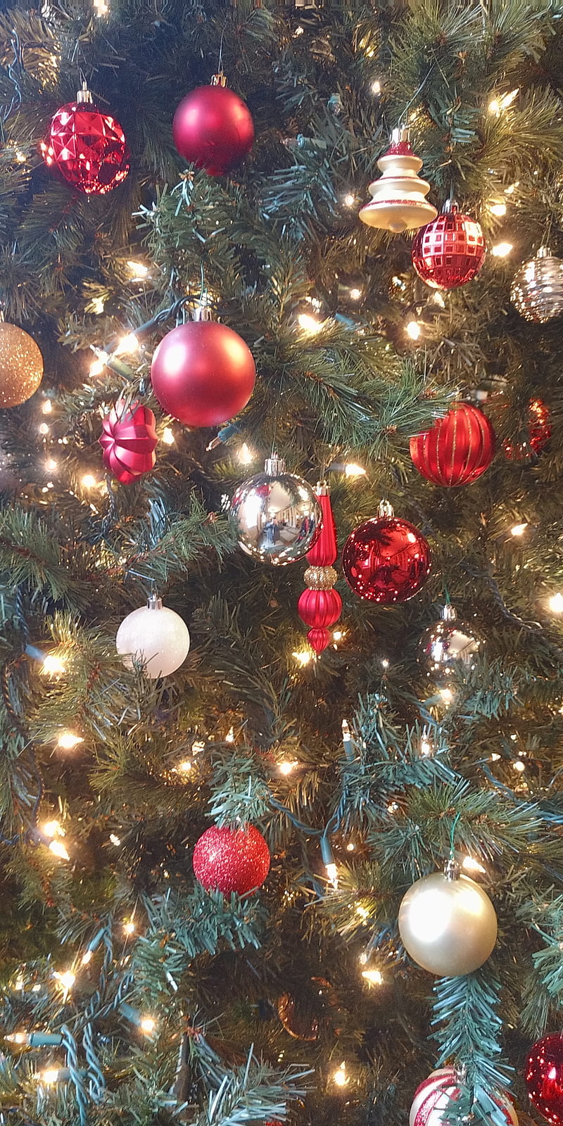 Christmas Tree Decor, ball ornaments, christmas decor, christmas tree, festive, holiday, o tanennbaum, ornaments, HD phone wallpaper