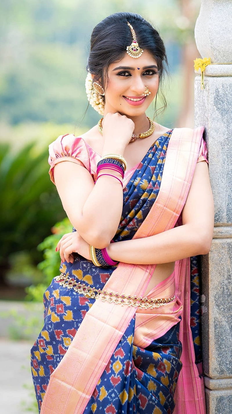 Aditi Prabhudeva , kannada actress, sarees, HD phone wallpaper