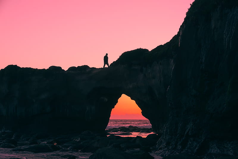 Man Walking Over Rock Silhouette, silhouette, graphy, person, beach, dusk, evening, HD wallpaper