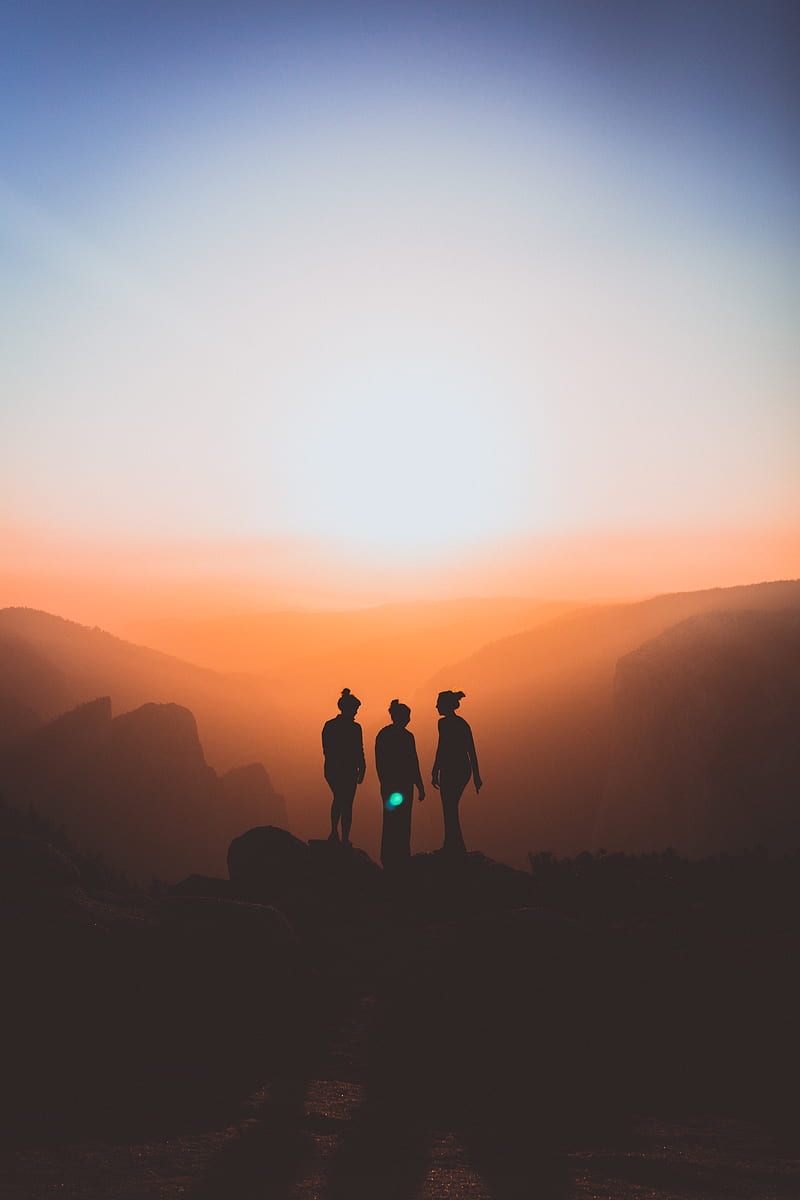 silhouette of three people up on mountain cliff, HD phone wallpaper