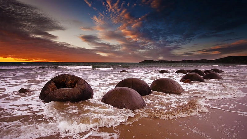 Moeraki Boulders At Sunset, ocean, wet sand, sunset, sky, clouds, beach, seashore, spherical rocks, New Zealand, HD wallpaper
