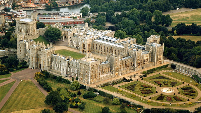 Aerial View Of Royal Residence Windsor Castle In UK Travel, HD wallpaper