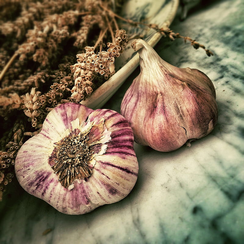 two garlic in shallow focus graphy, HD phone wallpaper