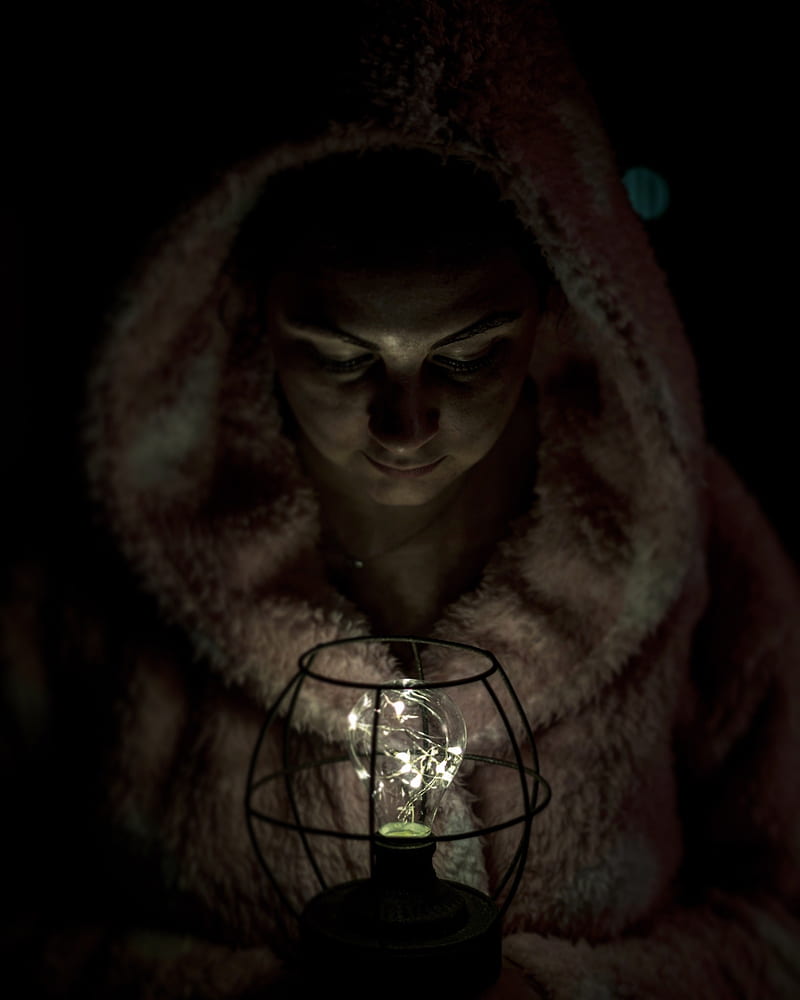 Günter Merk, dark, lights, lightbulb, face, spooky, , women, model, HD phone wallpaper