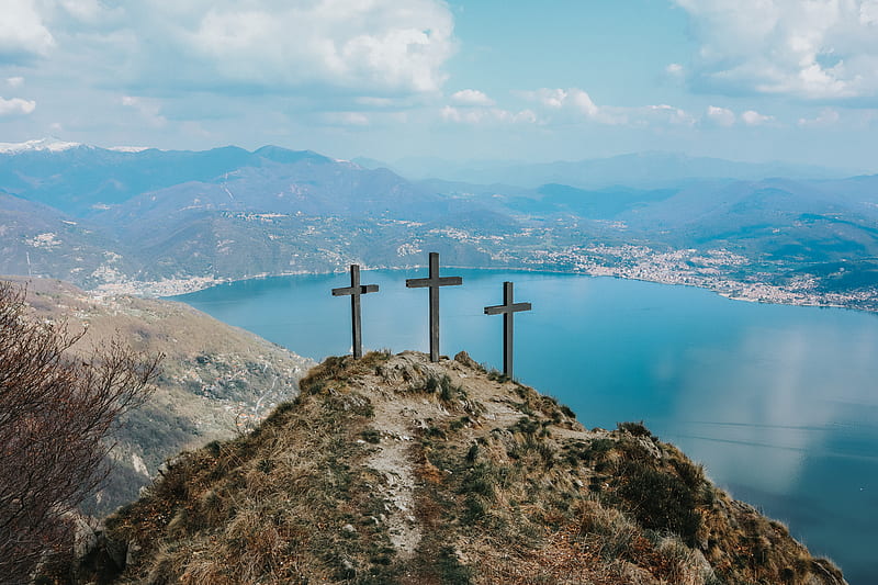 3 wooden cross on top of the mountain, HD wallpaper