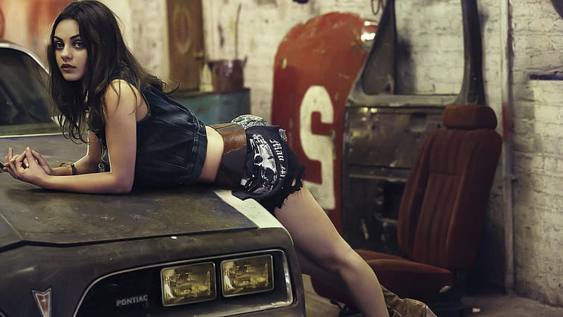 Mila Kunis Posing, mila-kunis, celebrities, girls, HD wallpaper