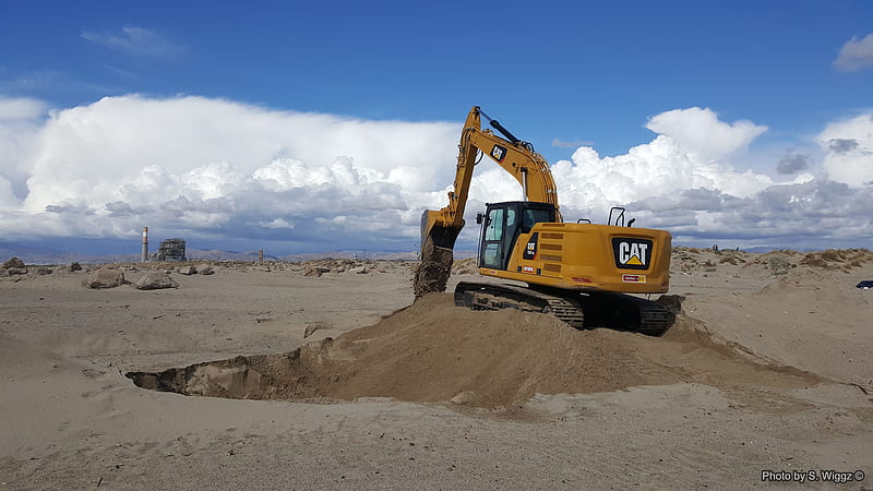 Excavating at the Beach, California, Sand, Dig, Excavating, Hole, Sky, beach, CAT, California, Clouds, Excavator, Blue, HD wallpaper