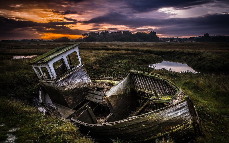 Abandoned Boat, water, boat, splendor, nature, clouds, sky, lake, HD wallpaper