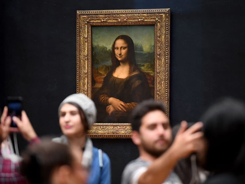 Mona Lisa Cake Attack: Man in Wig Throws Pie at Painting in Louvre - Bloomberg, HD wallpaper