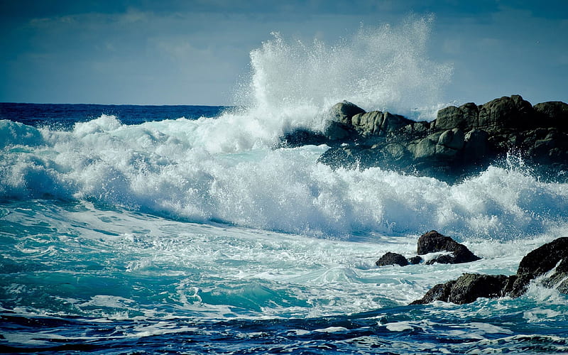 waves crashing on rocks-beach scenery, HD wallpaper