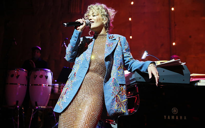 Rita Ora, British singer, beautiful evening dress, concert, young star, HD wallpaper