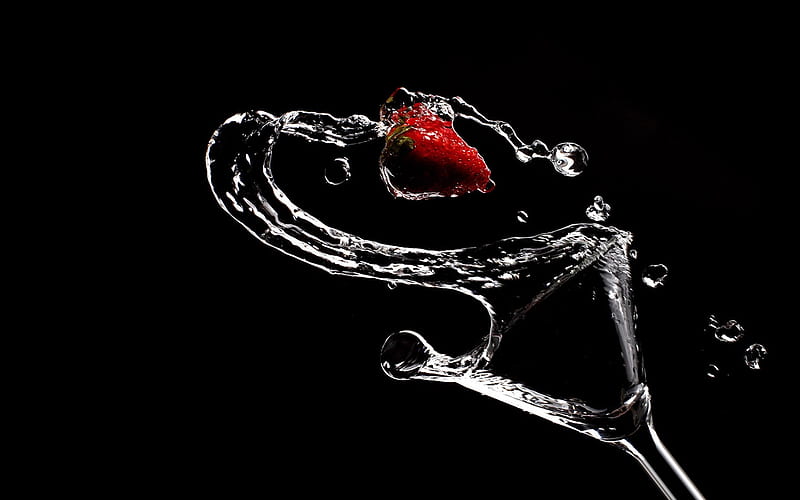 Water Black Strawberry Glass Hd Wallpaper Peakpx