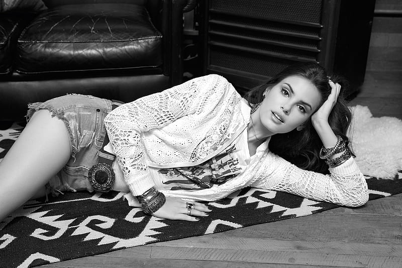 Camila Queiroz Black And White, camila-queiroz, celebrities, girls, model, woman, monochrome, black-and-white, HD wallpaper