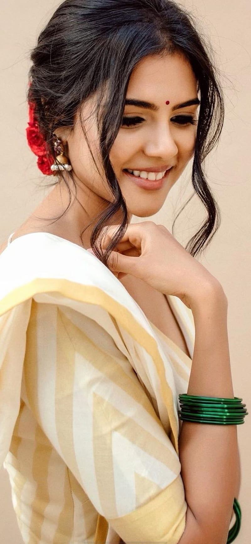 Kalyani Priyadharsan, actress, beauty, kerala, kollywood, mallu, smile, tamil, traditional, HD phone wallpaper