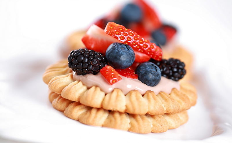 Biscuits, delicious, strawberry, food, blackberry, fruits, sweet, bakery, berry, blueberry, cream, HD wallpaper