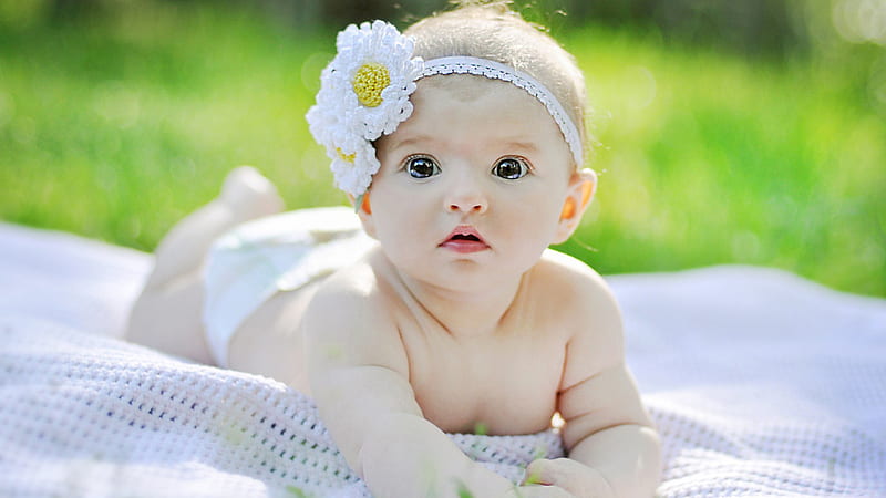 Cute Baby Is Lying Down On A White Towel And Having A White Headband On Head Cute, HD wallpaper