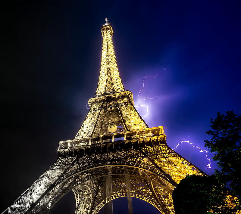 Storm In Paris, eiffel tower, glowing, lightning, night, HD wallpaper