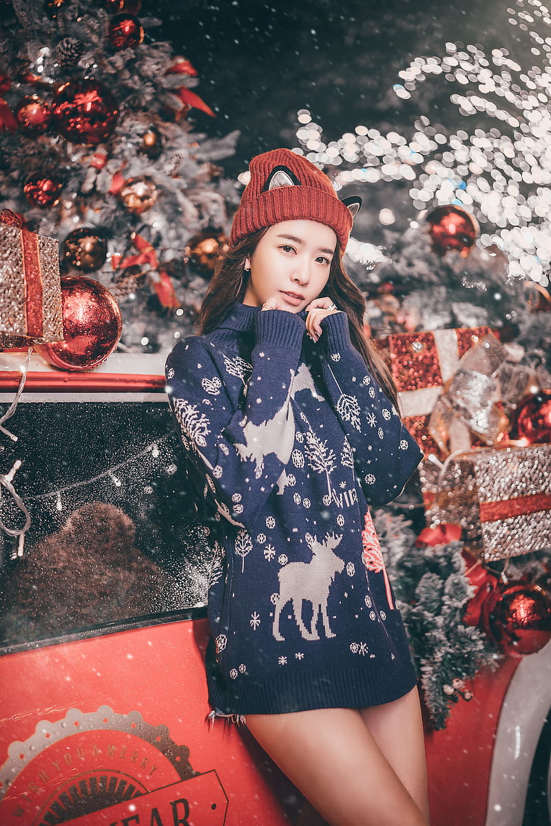 Asian, Christmas, Christmas ornaments , car, women, vehicle, model, women with cars, women with hats, leaning, looking at viewer, sweater, Sexy Funk Pig, Chinese, Chinese model, HD phone wallpaper