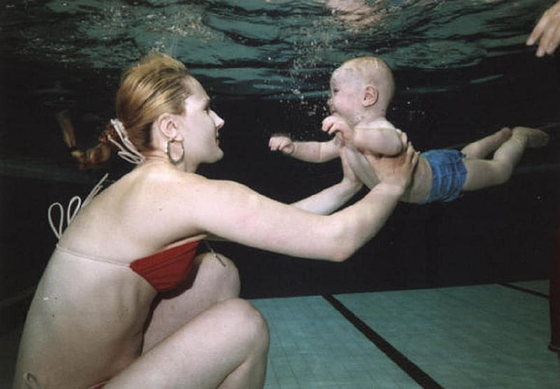 Baby underwater, swimsuit, underwater, breath holding, swimming pool, smile, mother, baby, cute, bubbles, HD wallpaper